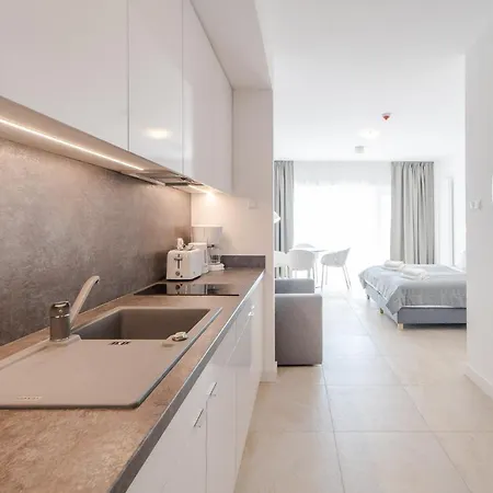 Aquamarina Prima With Sea View By Renters Apartament *
