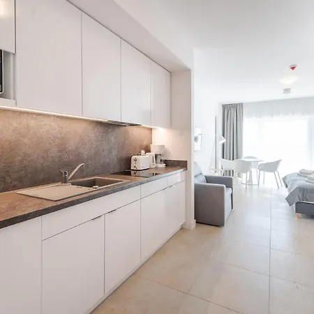 Aquamarina Prima With Sea View By Renters 아파트 *