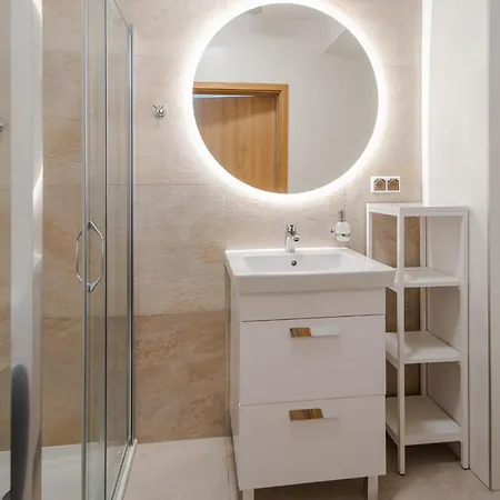 아파트 Aquamarina Prima With Sea View By Renters 미엥지즈드로예