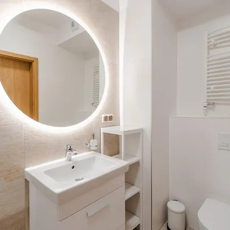 Aquamarina Prima With Sea View By Renters 아파트 미엥지즈드로예