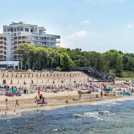 Aquamarina Prima With Sea View By Renters Apartament