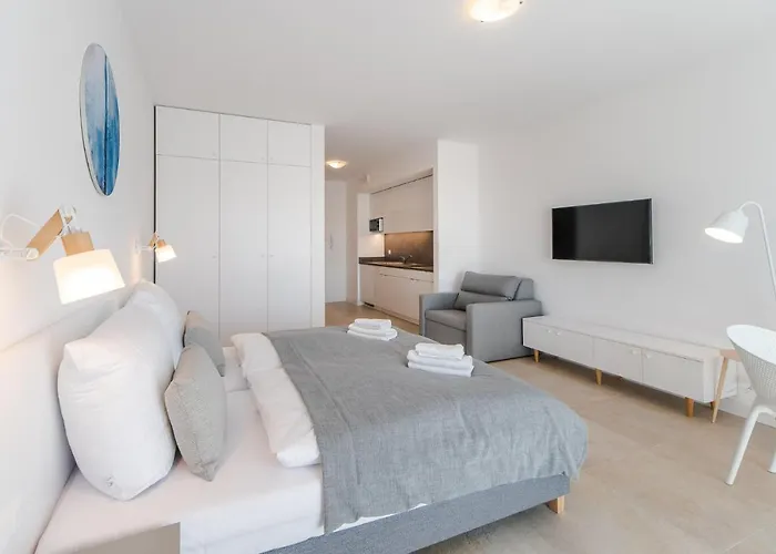 Aquamarina Prima With Sea View By Renters * 米兹多洛杰