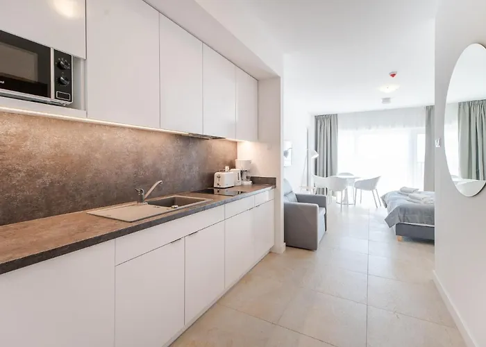 Aquamarina Prima With Sea View By Renters Apartament *