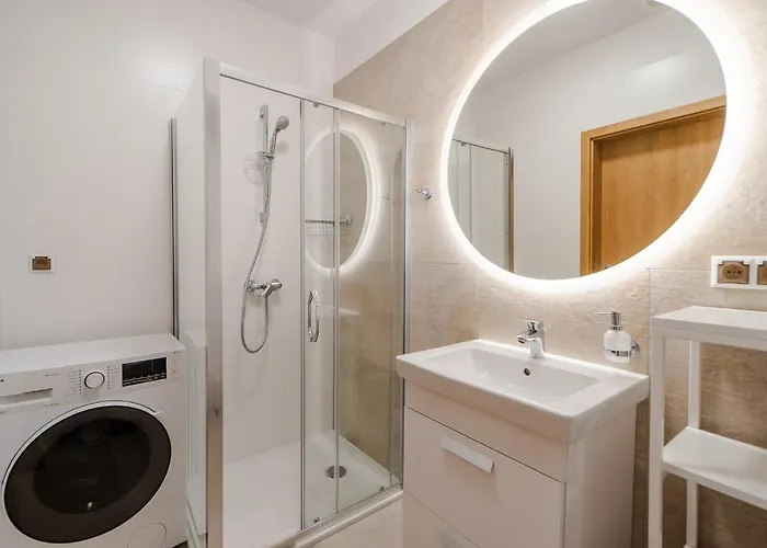 Aquamarina Prima With Sea View By Renters Apartamento