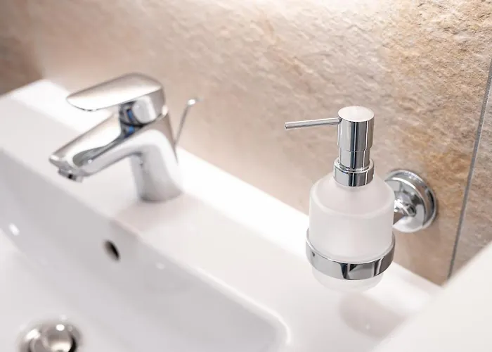 Aquamarina Prima With Sea View By Renters Apartamento